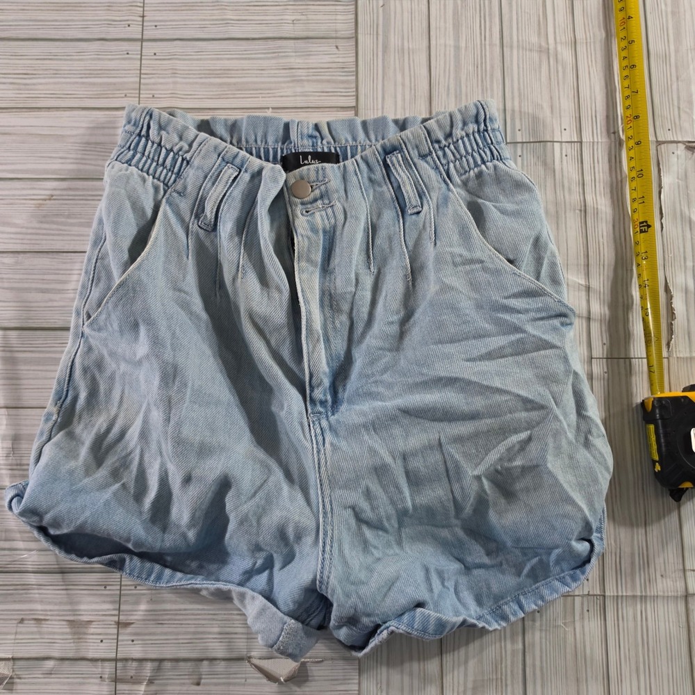 Lulus Light Wash High Waisted Pleated Denim Shorts Blue Elastic Waist Size M